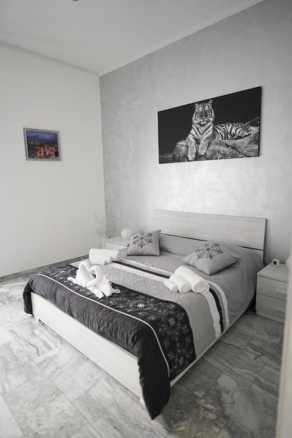 Central Luxury Apartment Aeroporto di Catania Fontana Rossa Esterno foto